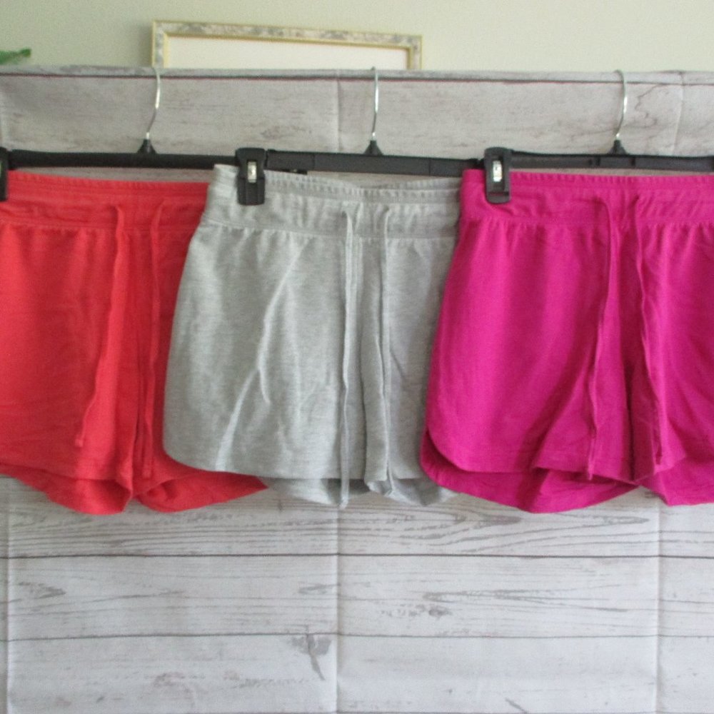 3 pairs of ARCHITECT ladies knit shorts - sz PM - All in Excellent condition!